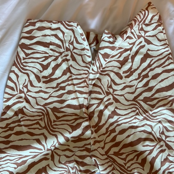Patterned Aritzia pants - Picture 3 of 3